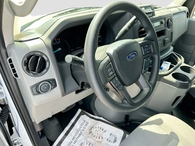 New 2026 Oxford White Ford Base image 6