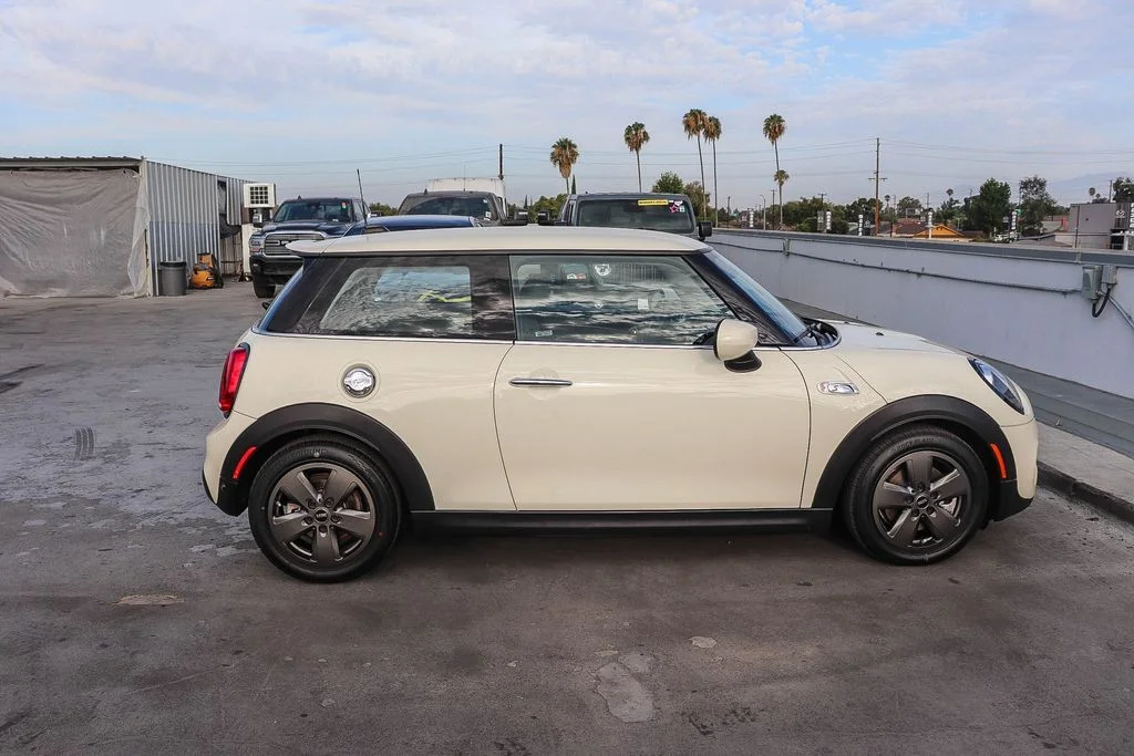 Used 2021 White MINI Classic image 13
