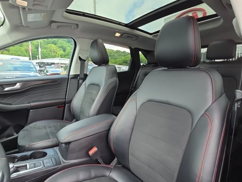 Used 2022 Blue Ford SEL image 10
