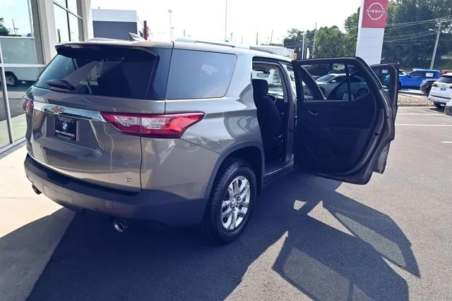 Used 2018 Gray Chevrolet LT image 33