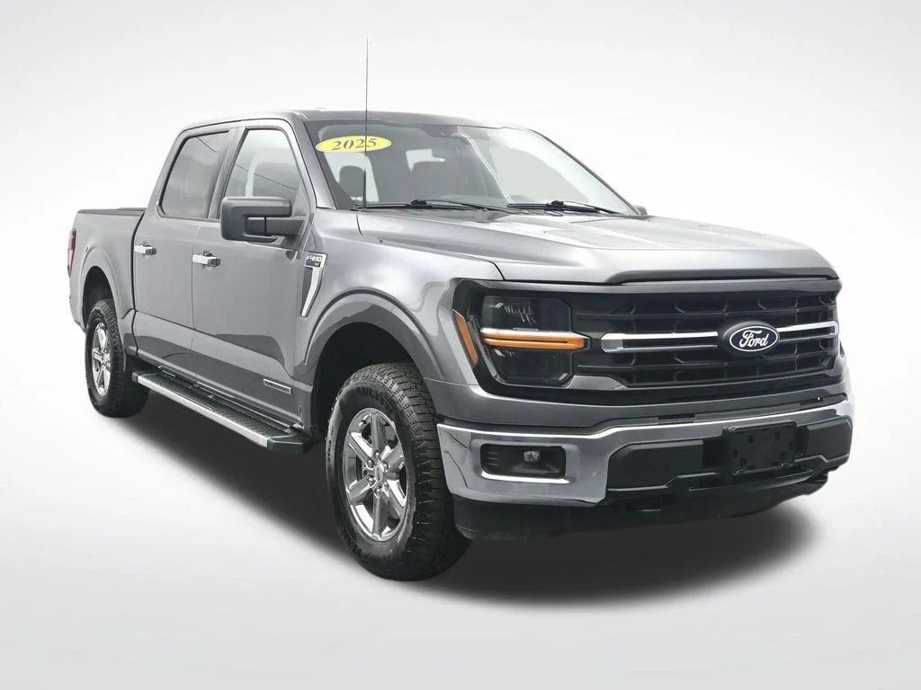 Used 2025 Gray Ford XLT image 3
