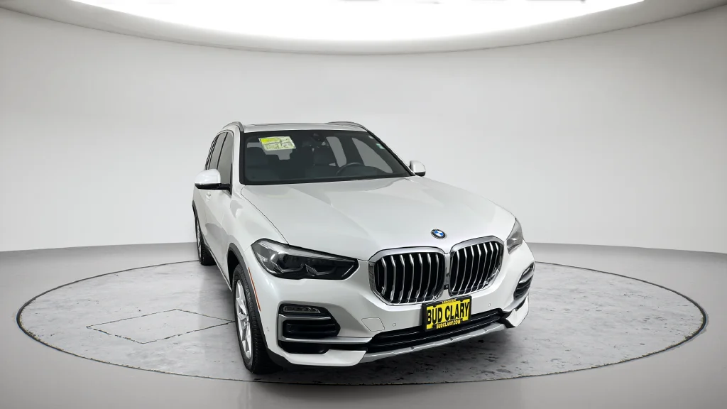Used 2021 White BMW xDrive40i image 4