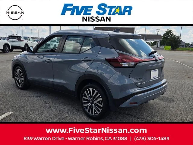 Used 2023 Gray Nissan SV image 9