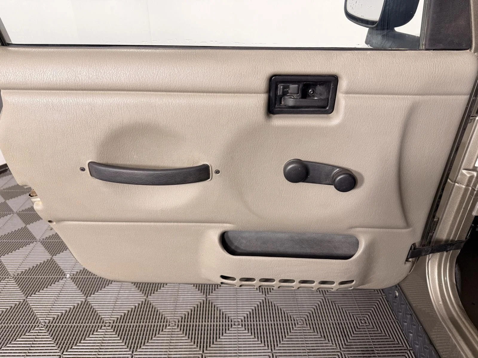 Used 2006 Light Khaki Metallic Jeep Rubicon image 12