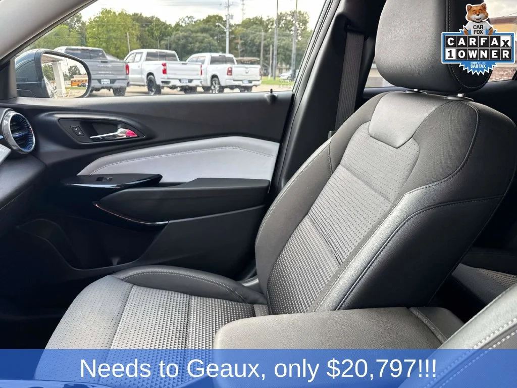 Used 2025 Gray Chevrolet LT image 32