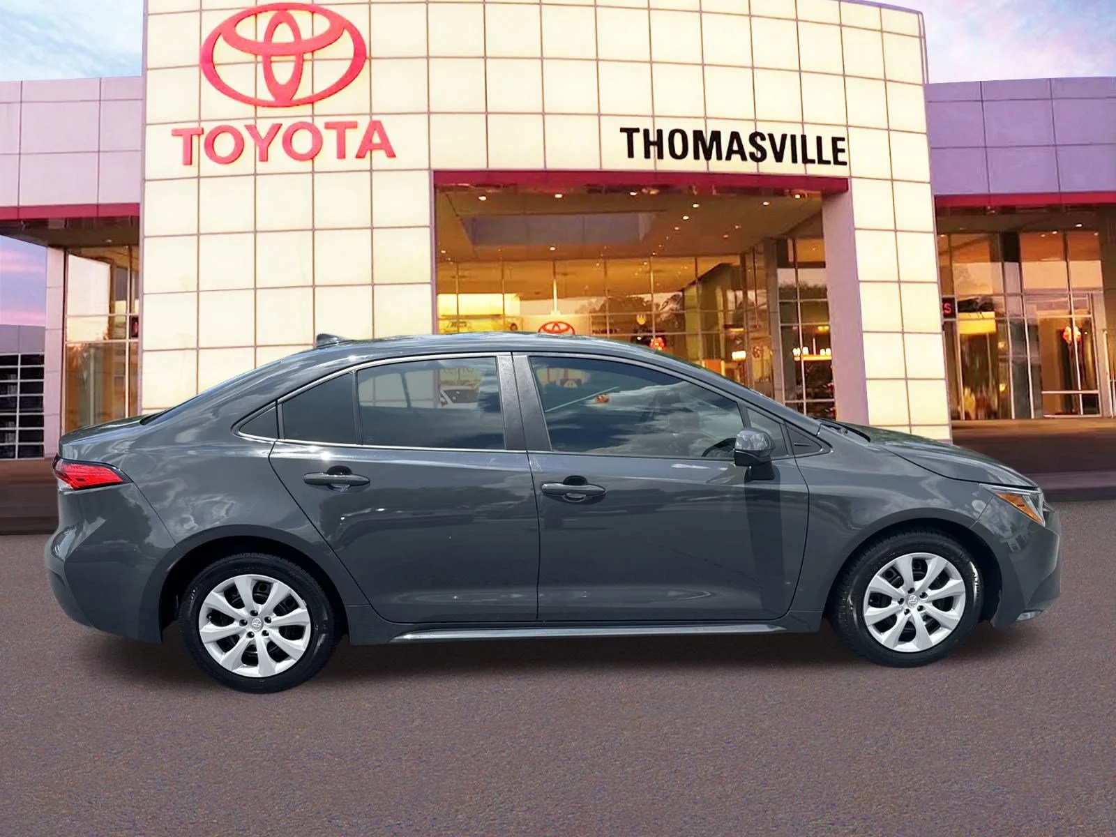 Used 2024  Toyota  image 4