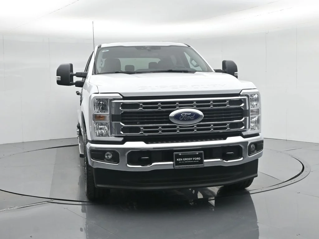 New 2026 Oxford White Ford XLT image 28
