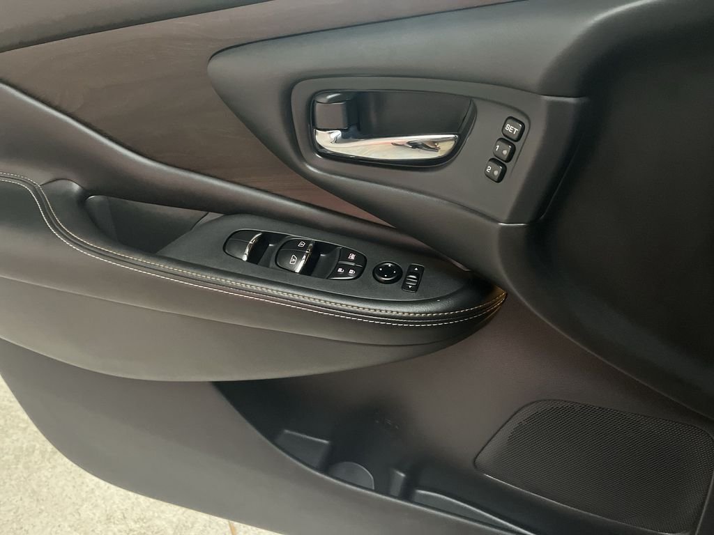 Used 2021 Gray Nissan Platinum image 13