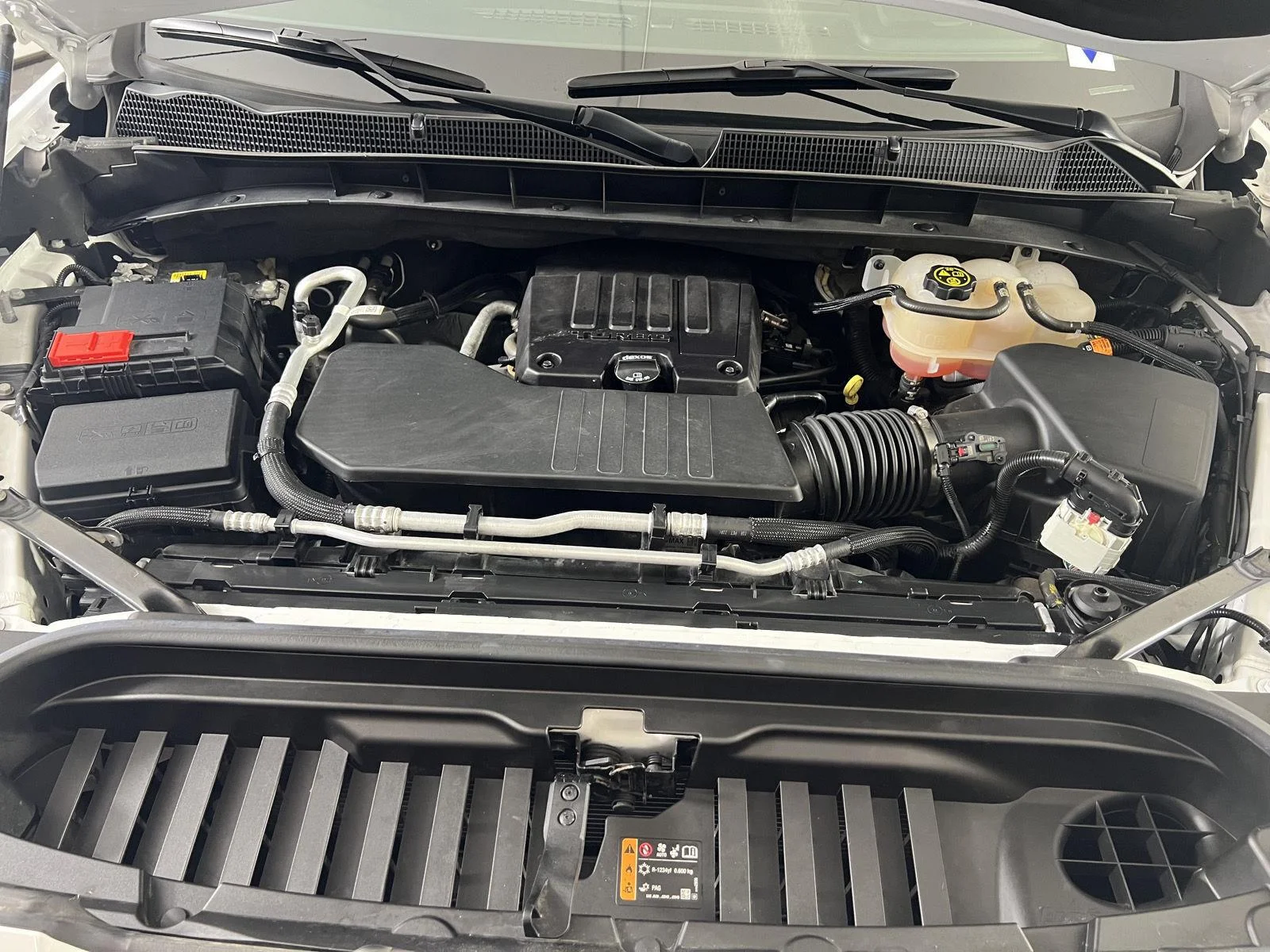 Used 2023 Summit White GMC Elevation image 29