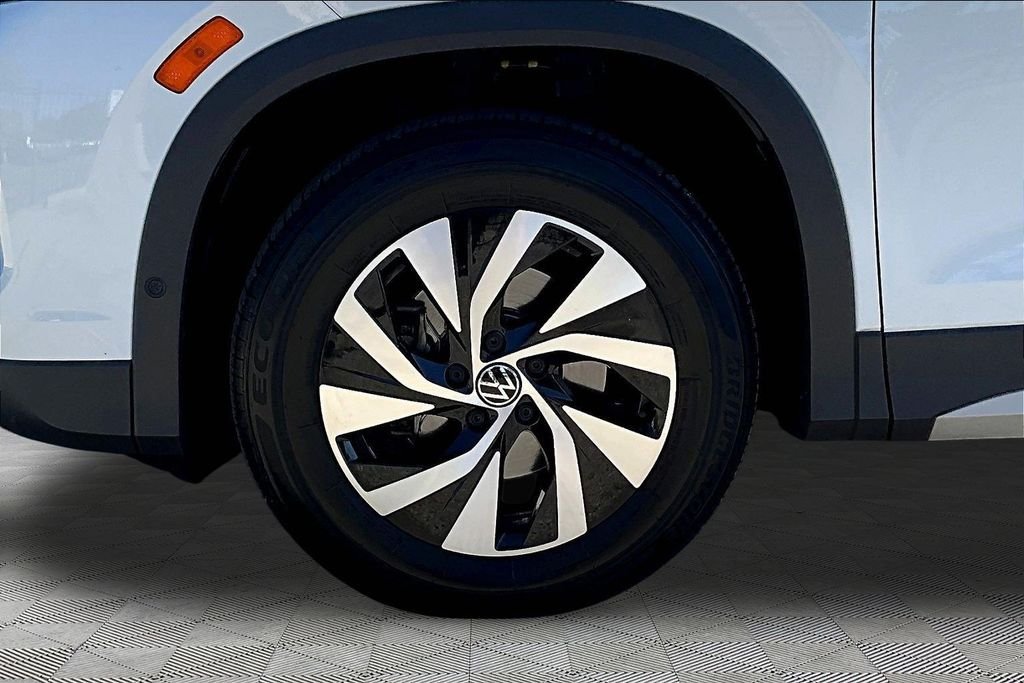 Certified Used 2025  Volkswagen 2.0T S image 32