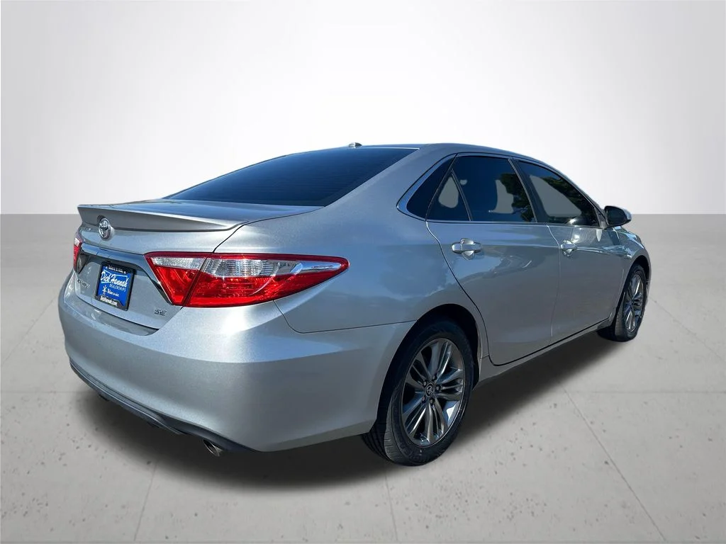 Used 2016 Silver Toyota SE image 6