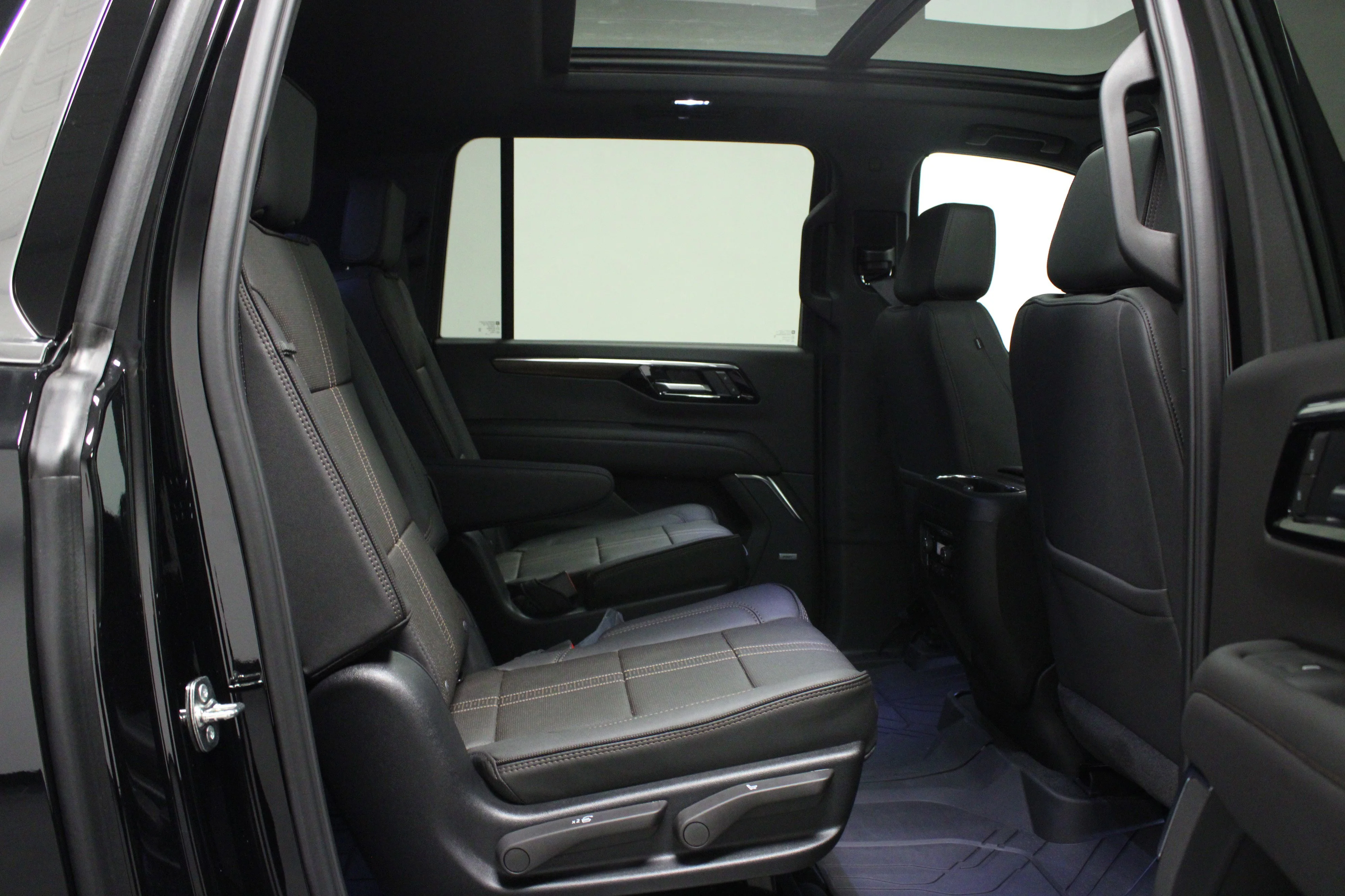 2026 Chevrolet Suburban High Country - Photo 16