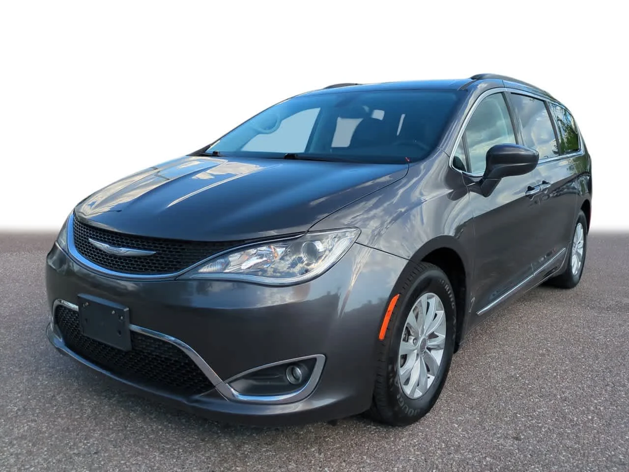 2017 Chrysler Pacifica Touring-L's photo
