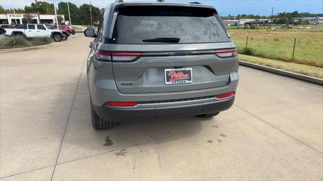 New 2027 Sting-Gray Clear-Coat Paint Jeep Altitude image 8