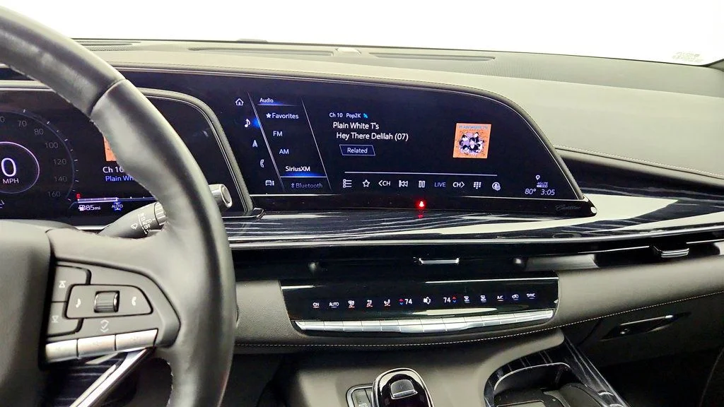 Used 2022 Crystal White Tricoat Cadillac Sport 4WD w/ Touring Pkg & Sport Performance Pkg image 18