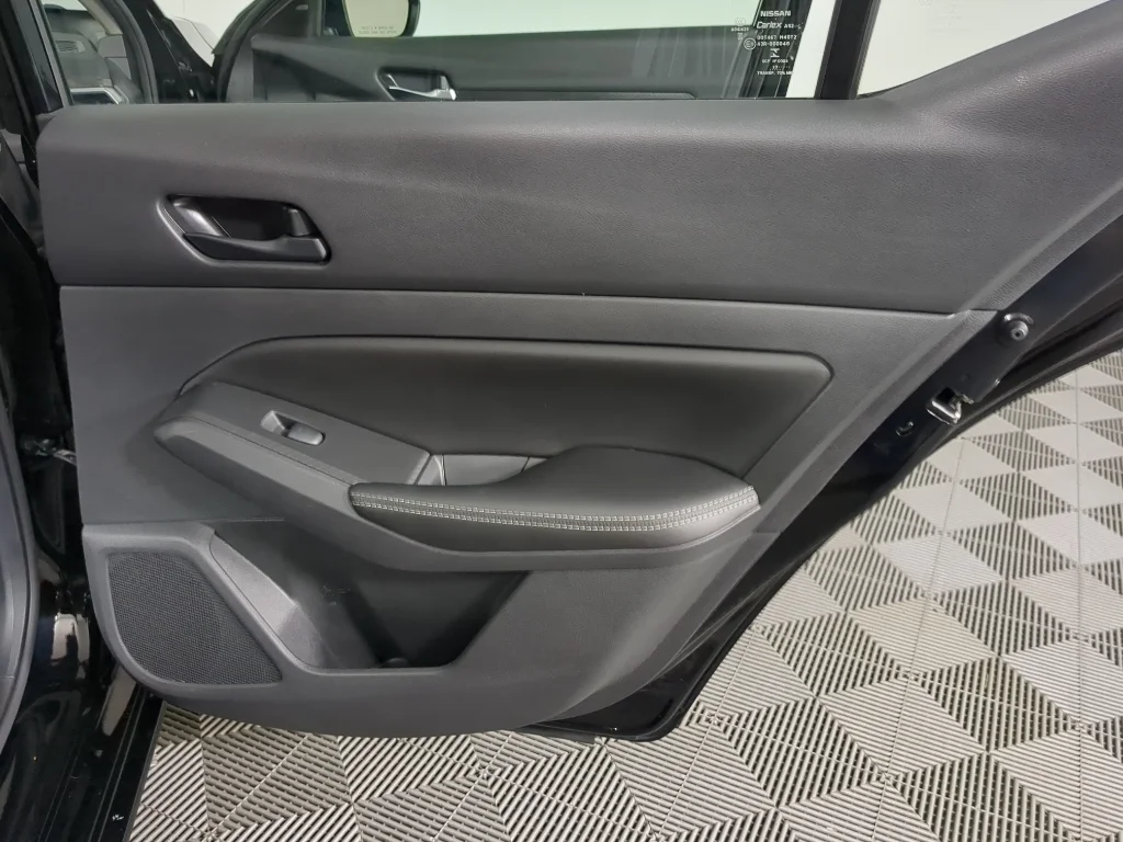 Used 2024 Super Black Nissan 2.5 SV image 22