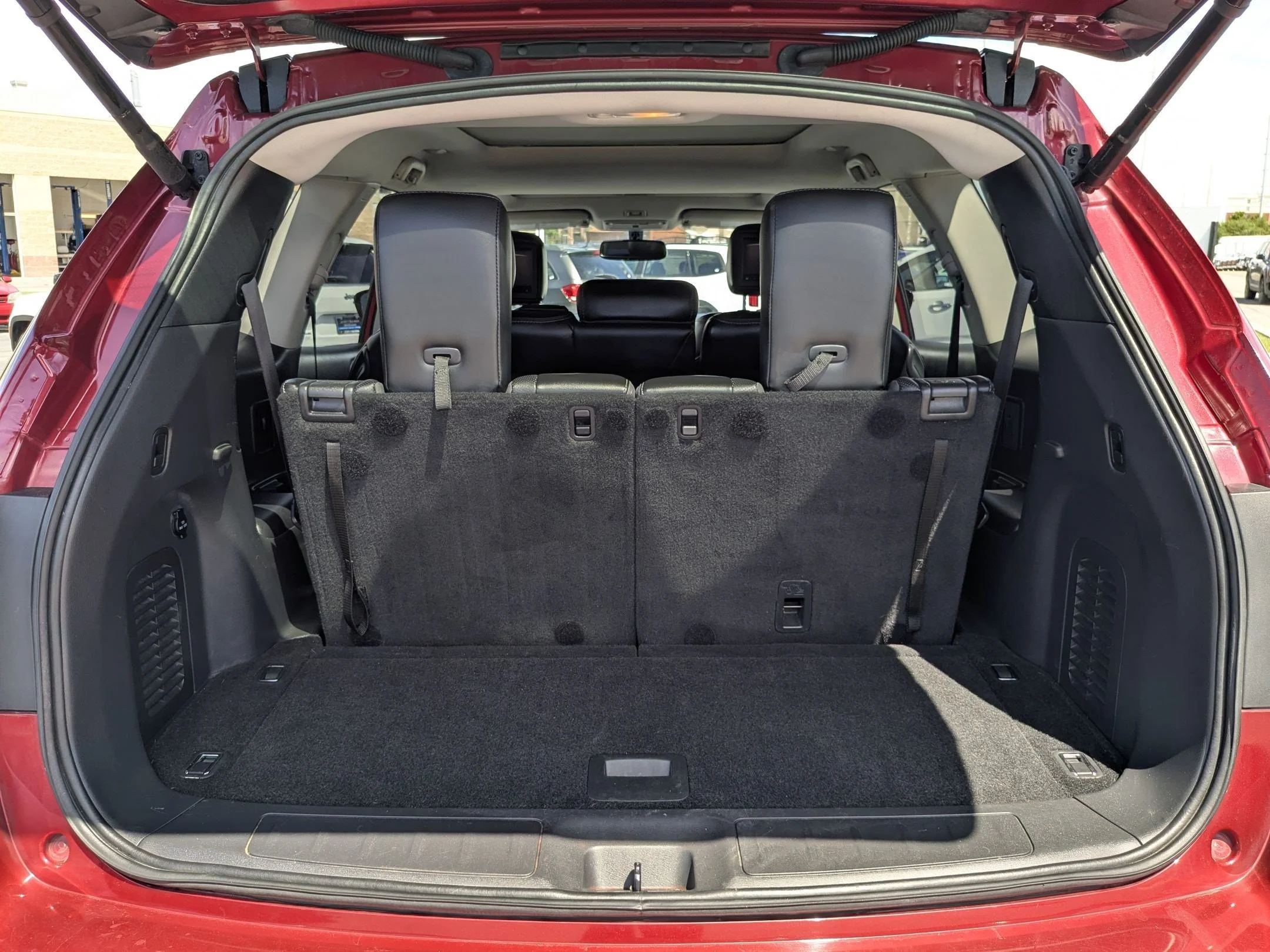 Used 2017 Cayenne Red Metallic Nissan Platinum image 34