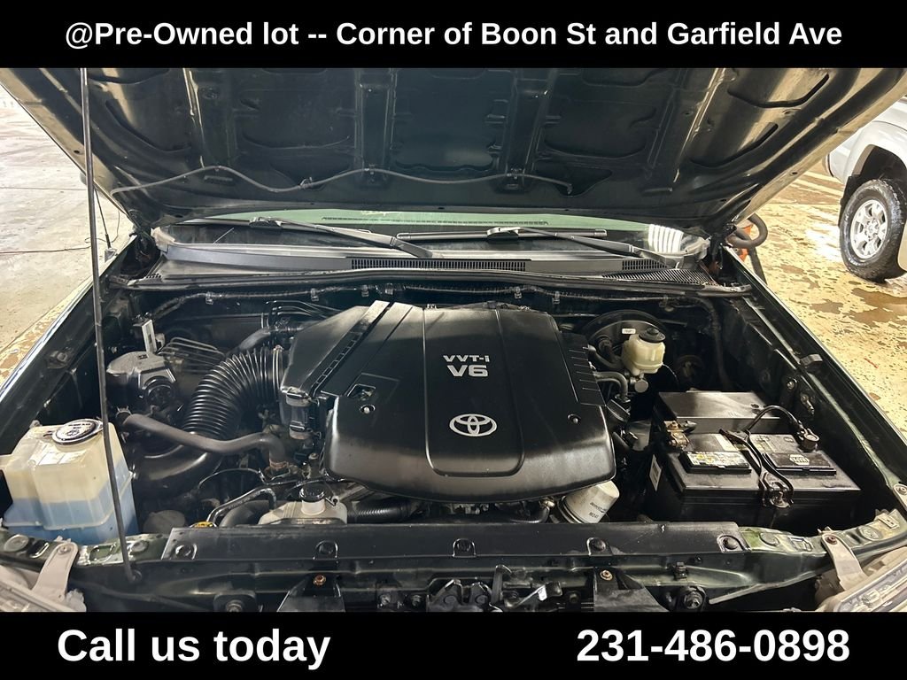 Used 2013 Green Toyota Base image 10
