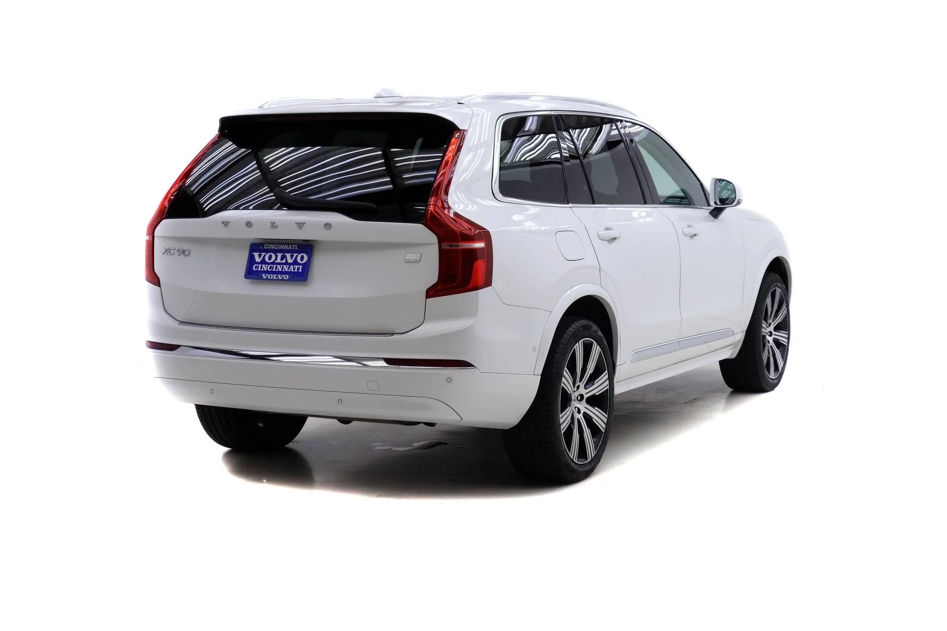 Certified Used 2023 White Volvo T8 Plus 6 Passenger image 4