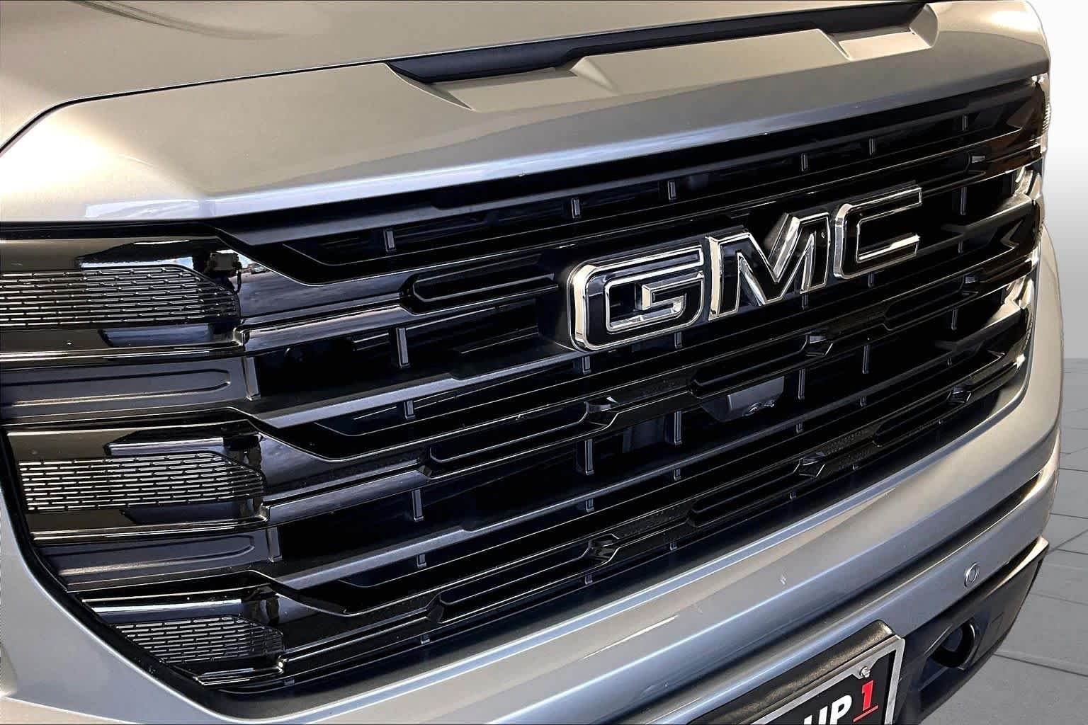 Used 2024 Sterling Metallic GMC Elevation image 29