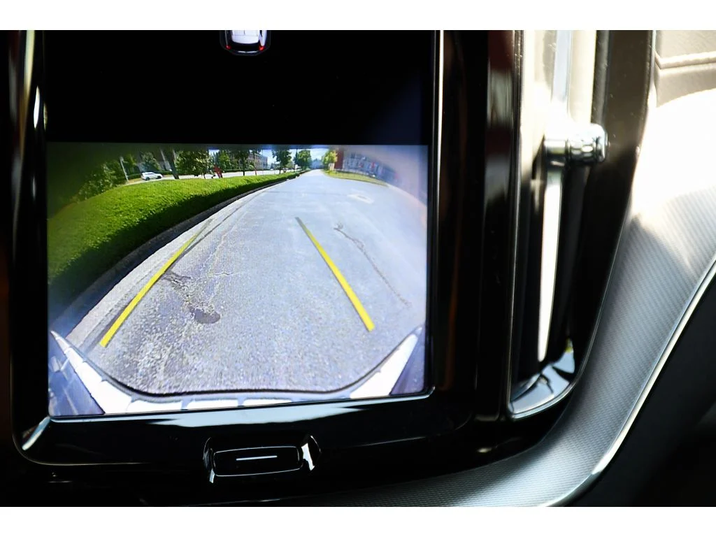 Used 2022 Platinum Grey Metallic Volvo R-Design image 23