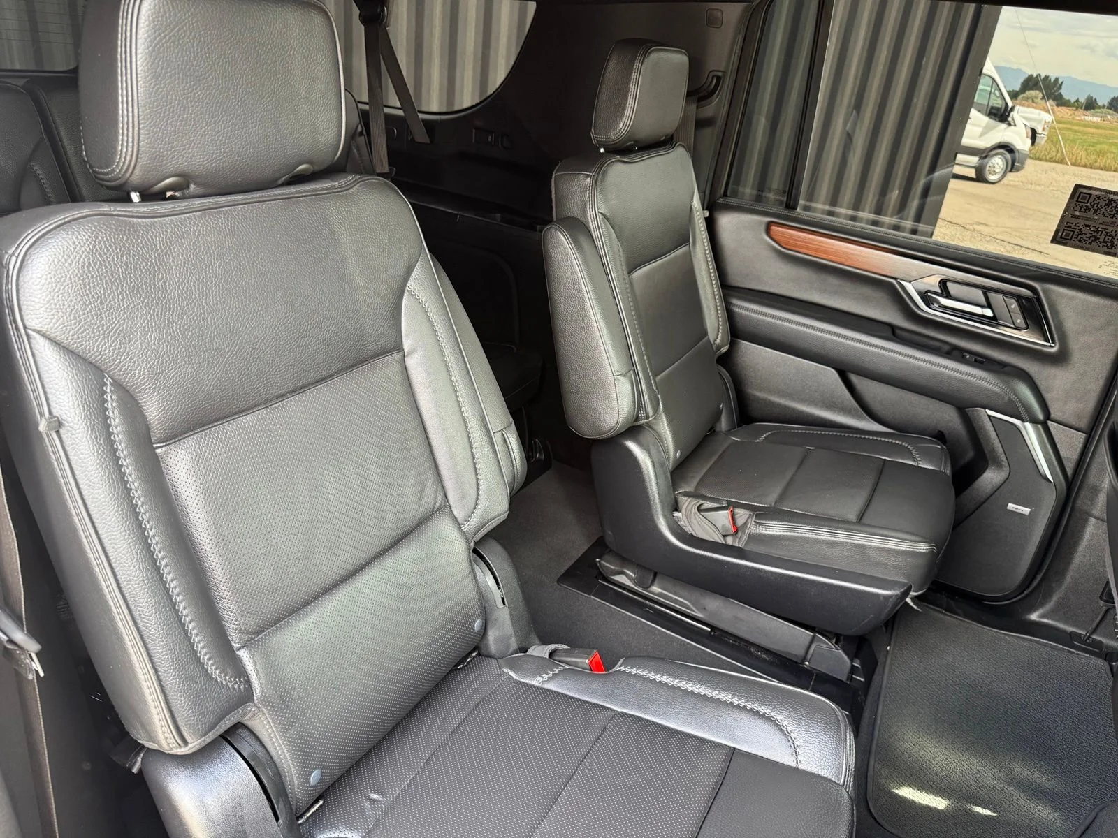 Used 2025 Silver GMC Denali image 36