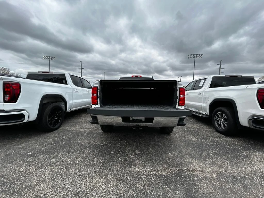 Used 2018 White Chevrolet LT image 6