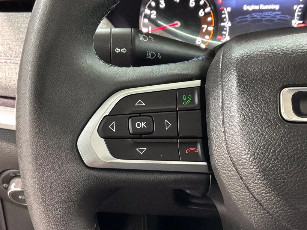 Used 2022 Crystal Metallic Jeep Latitude image 9