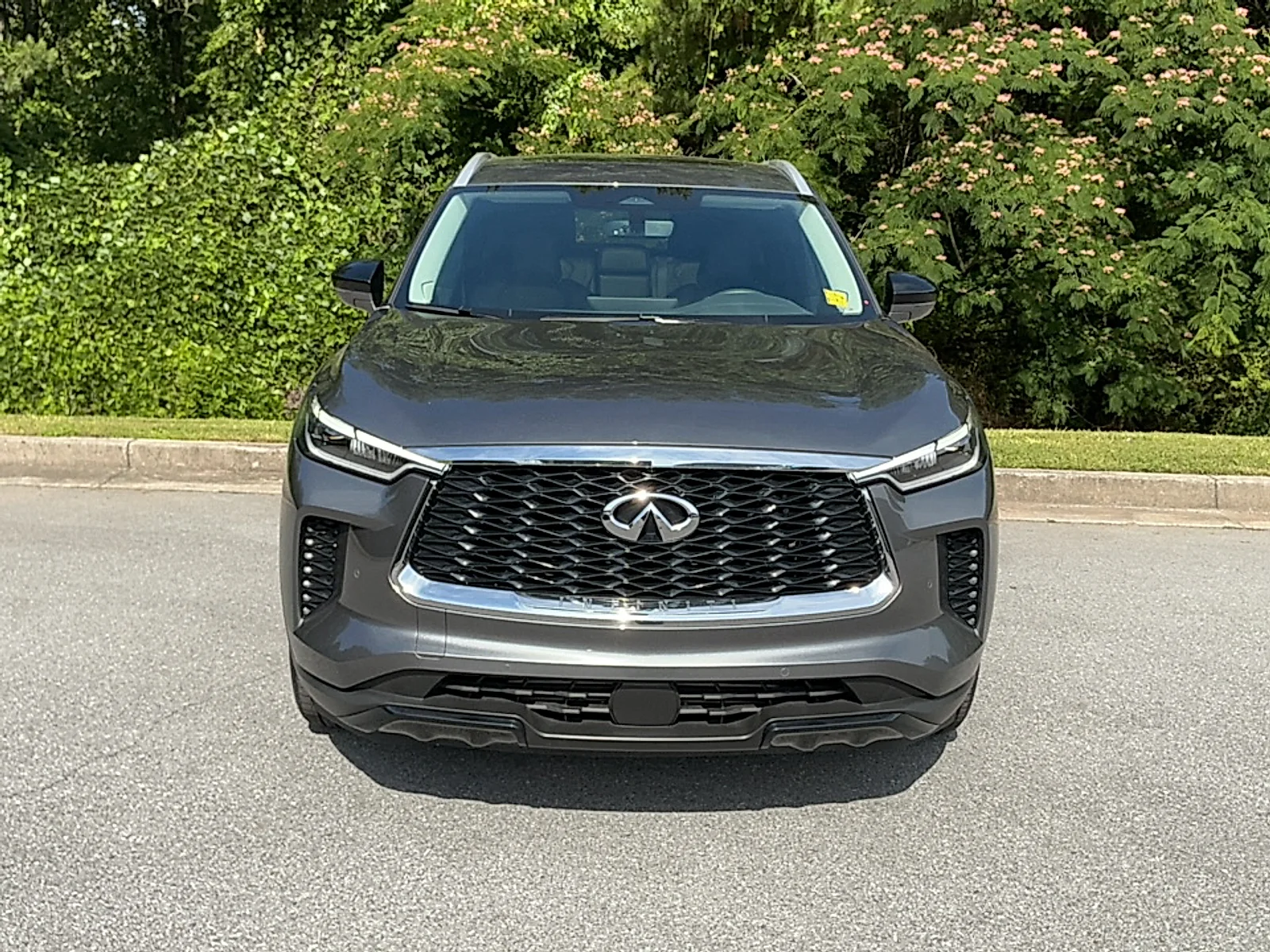 Used 2025 Harbor Gray INFINITI LUXE image 18