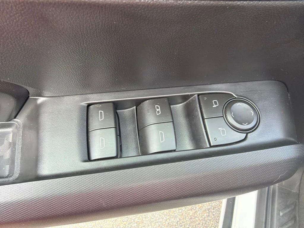 New 2026 White GMC Elevation image 10