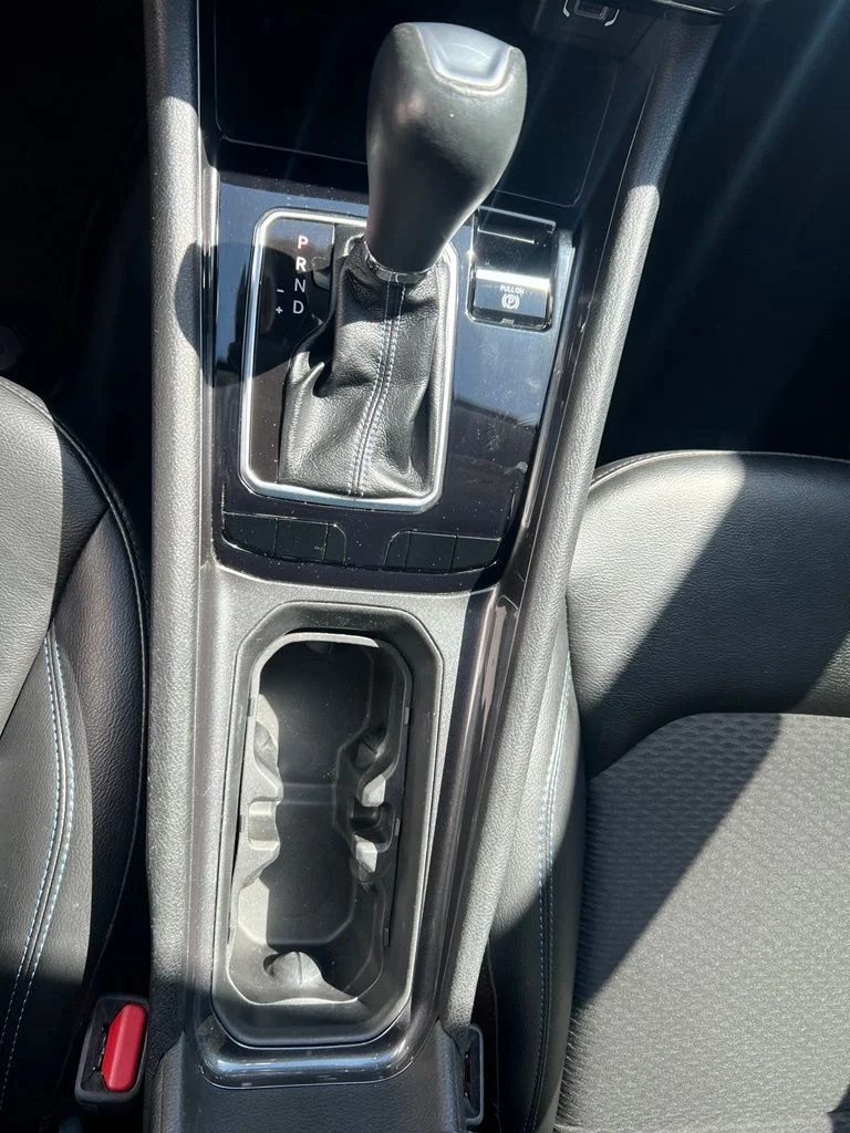 Used 2022 Granite Crystal Clearcoat Metallic Jeep Latitude image 18