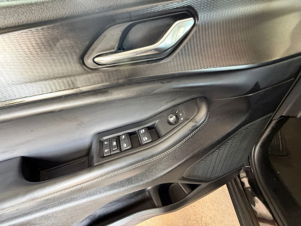 Used 2024 Black Jeep Altitude image 11