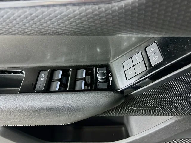 Used 2021 White Land Rover S image 20