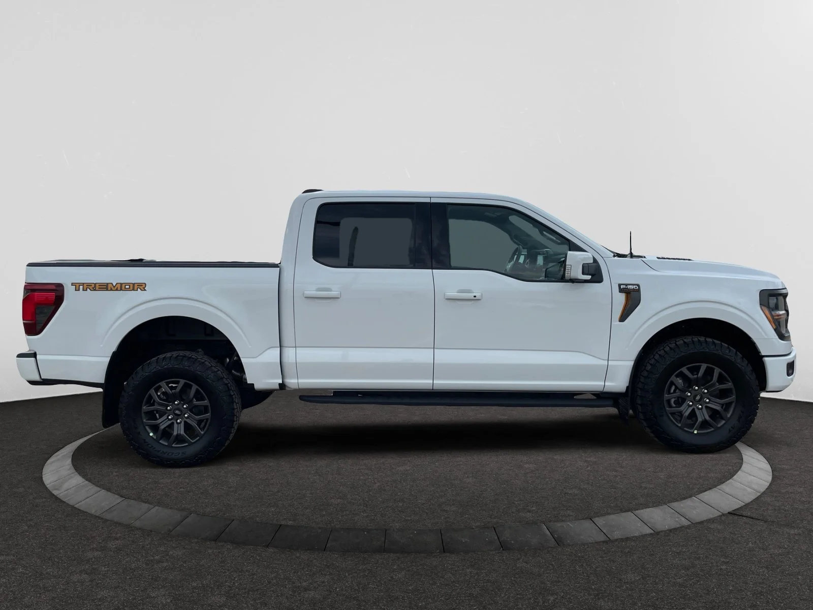 New 2026 Oxford White Ford Tremor image 6