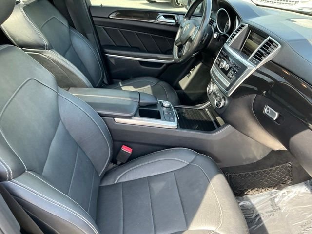 Used 2016 Gray Mercedes-Benz GL 550 image 43