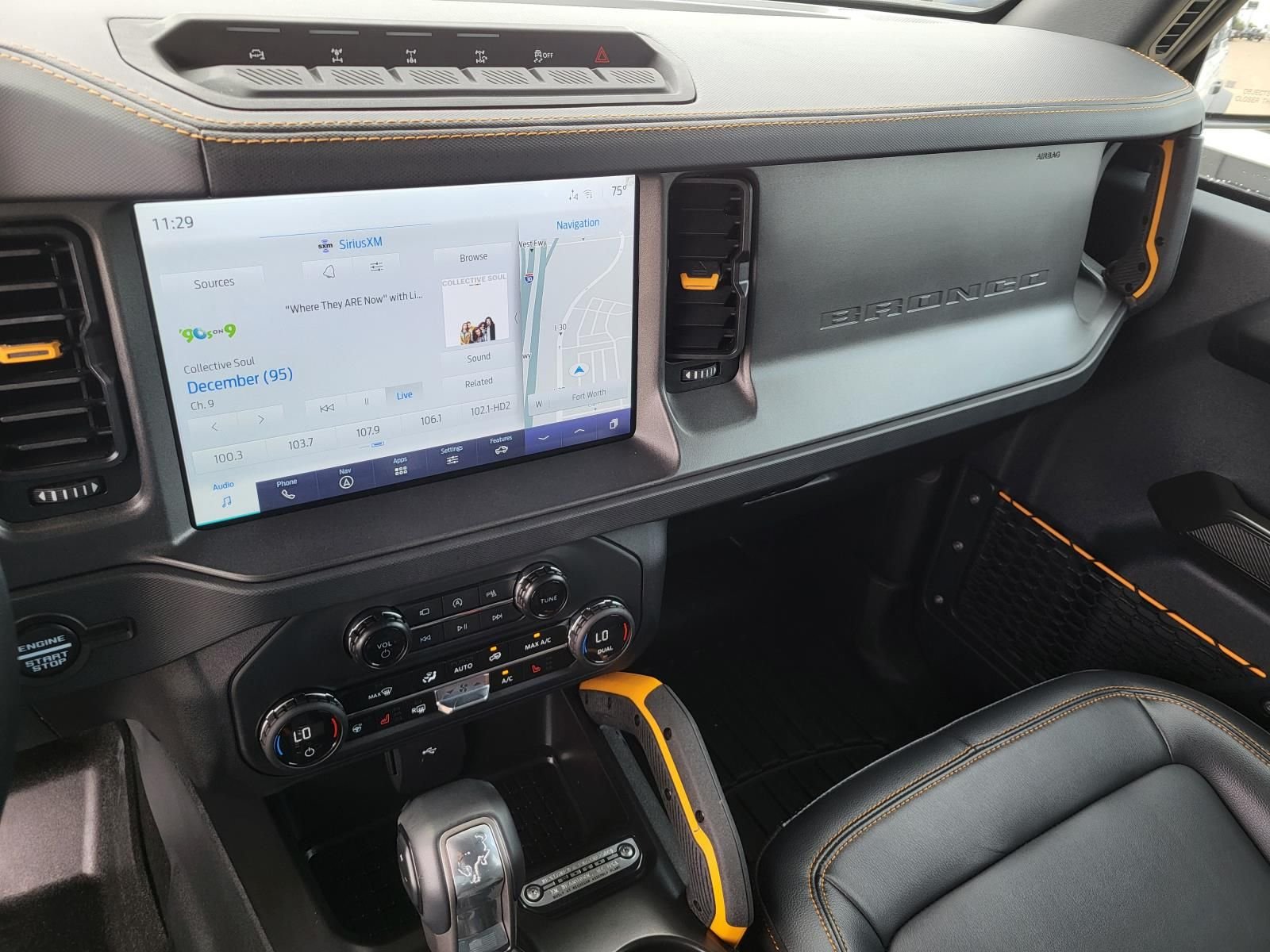 Used 2024 Oxford White Ford Badlands image 21