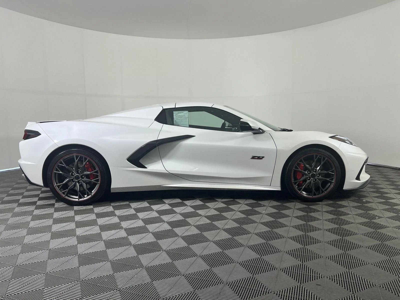 Used 2023 White Pearl Metallic Tricoat Chevrolet Stingray image 23