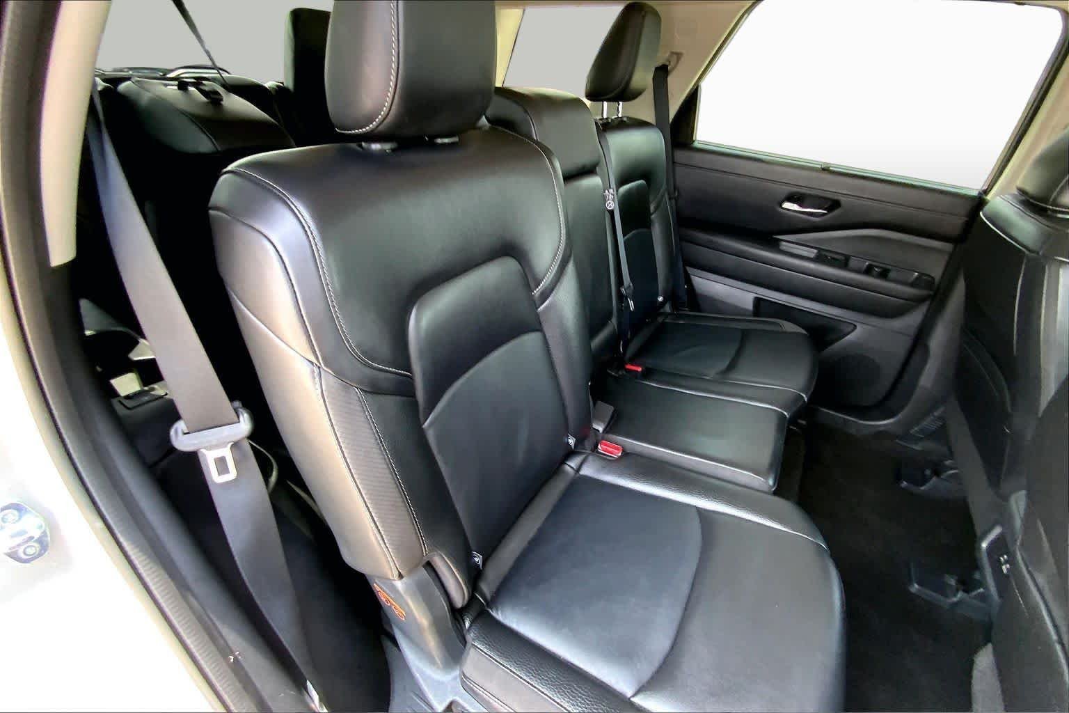 Used 2025 Brilliant Silver Metallic Nissan SL image 19