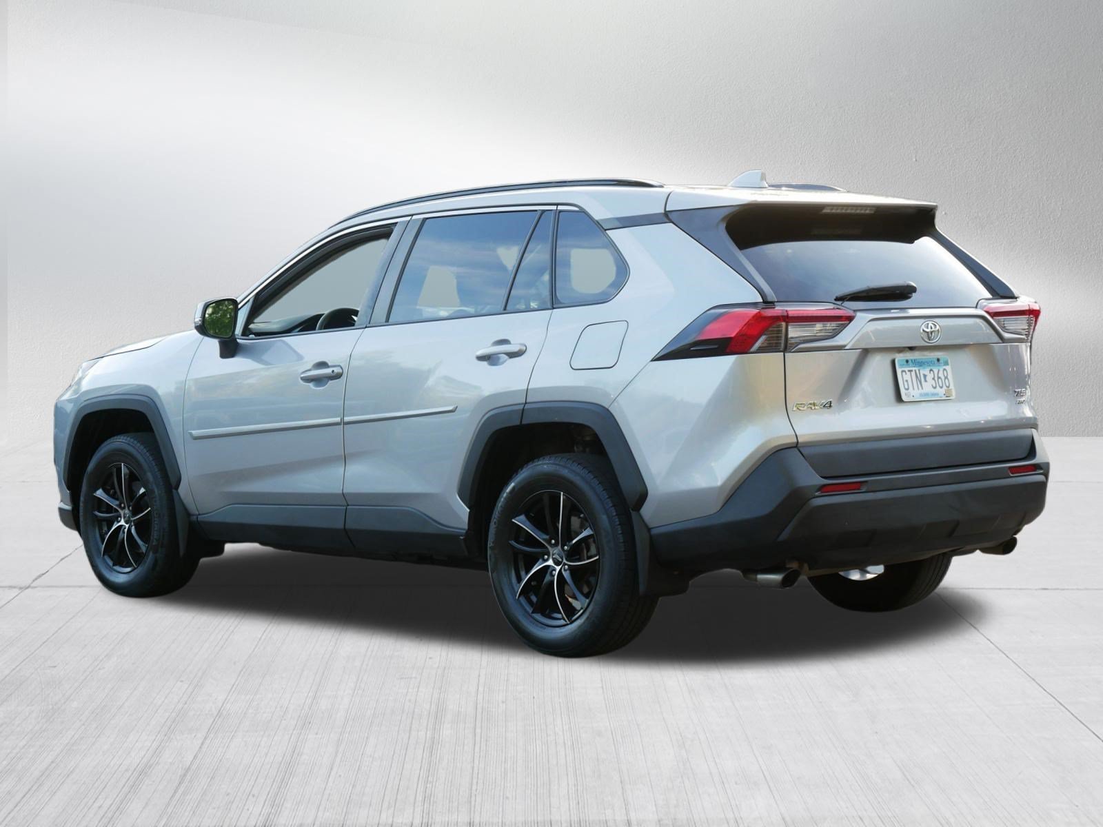 Used 2019 Silver Sky Metallic Toyota XLE image 5