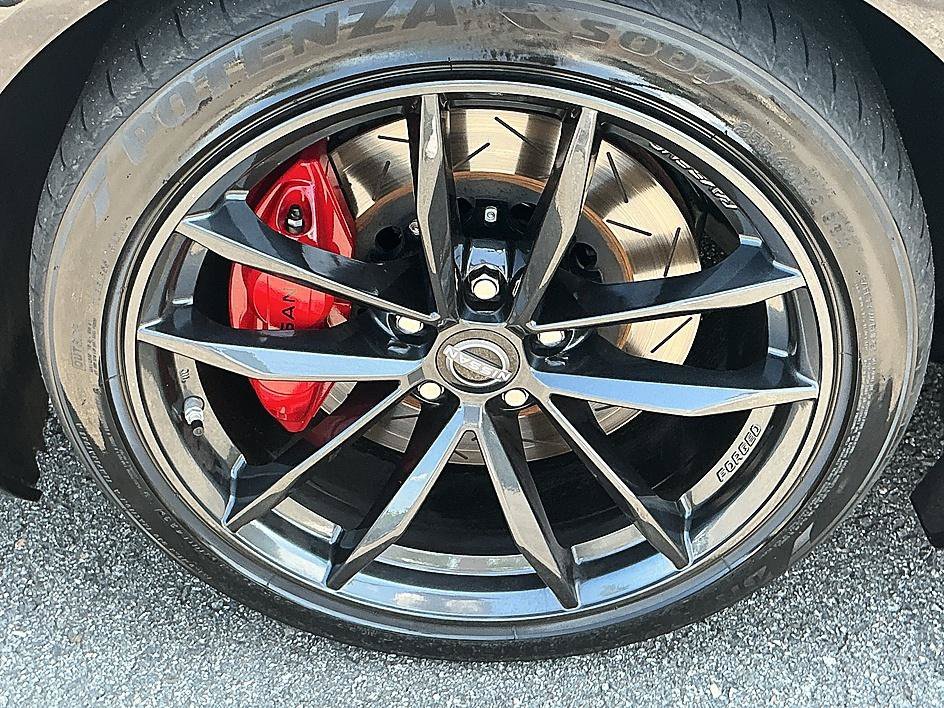 Used 2023 Black Diamond Pearl Nissan Performance image 9