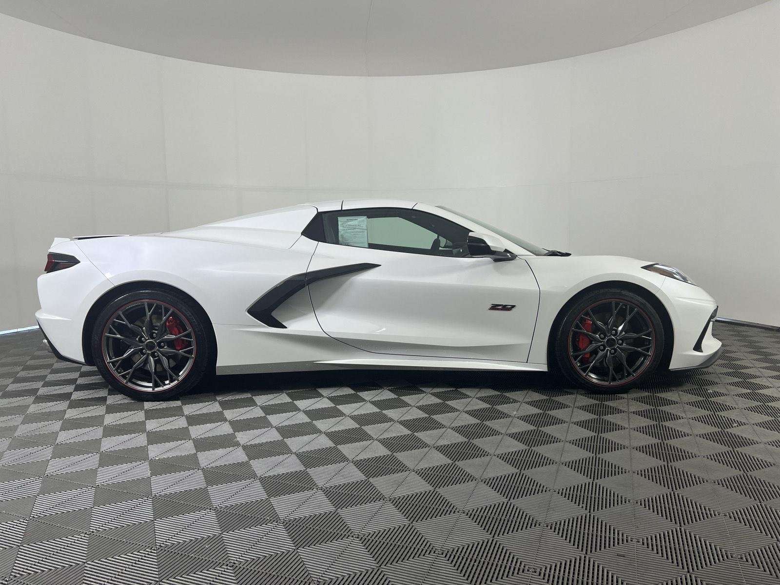 Used 2023 White Pearl Metallic Tricoat Chevrolet Stingray image 23