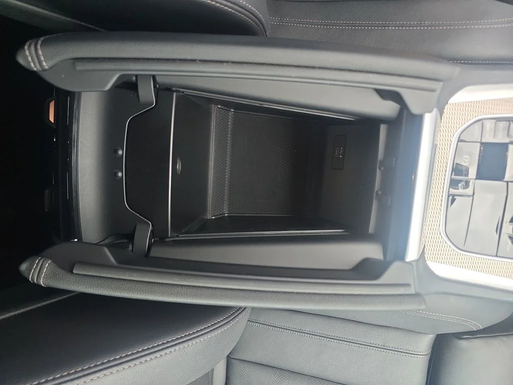 Used 2021 White BMW xDrive40i image 30