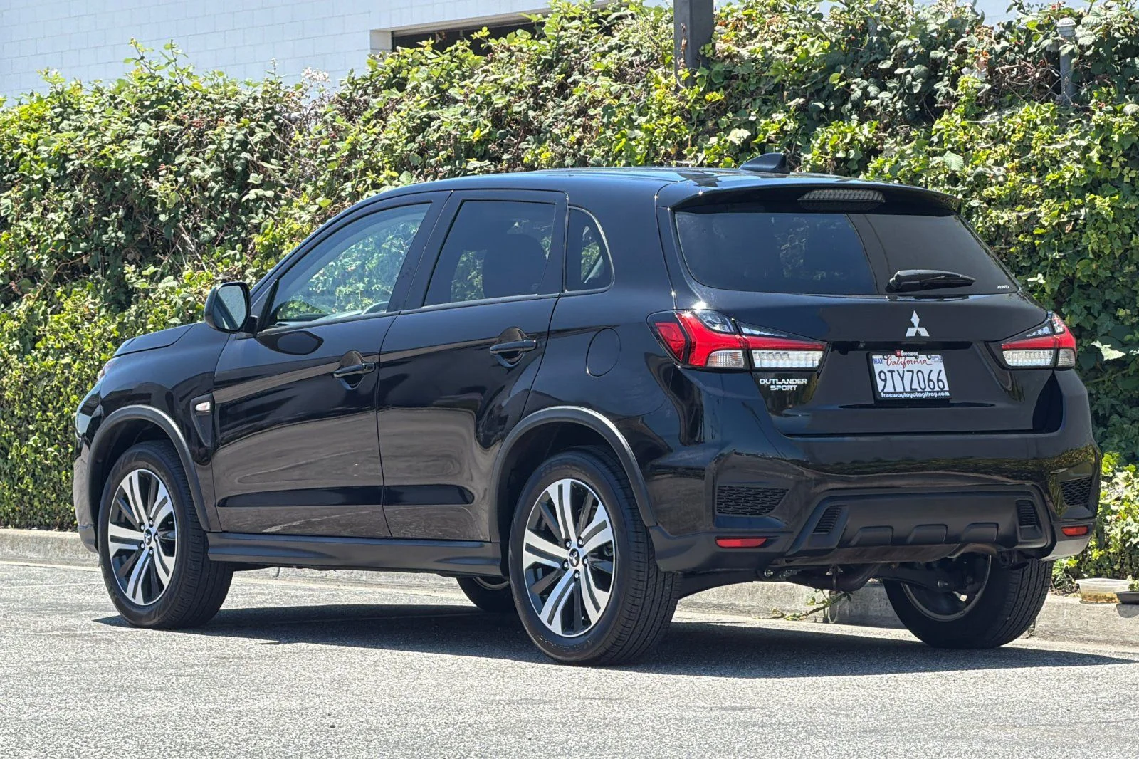 Used 2025 Black Mitsubishi 2.0 ES image 7