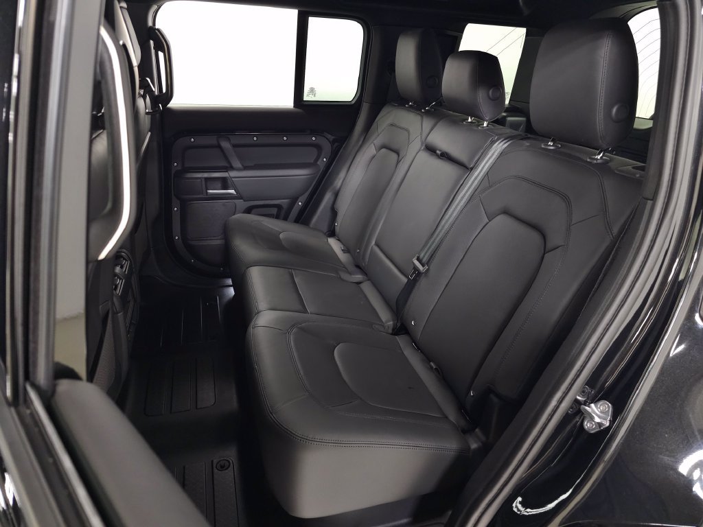 Certified Used 2025 Black Land Rover X-Dynamic SE image 41