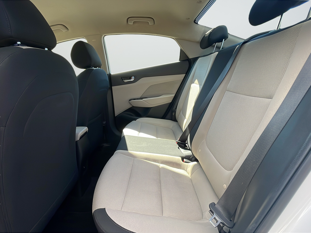Used 2022 White Hyundai SEL image 26