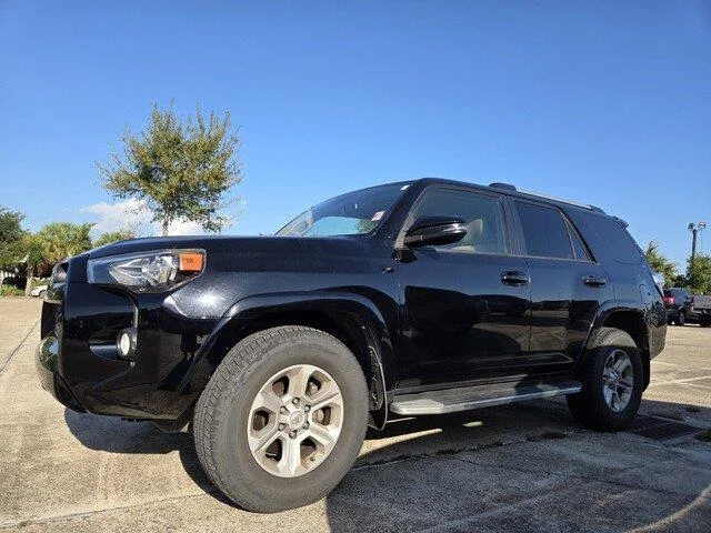 Used 2019 Midnight Black Metallic Toyota SR5 Premium image 6