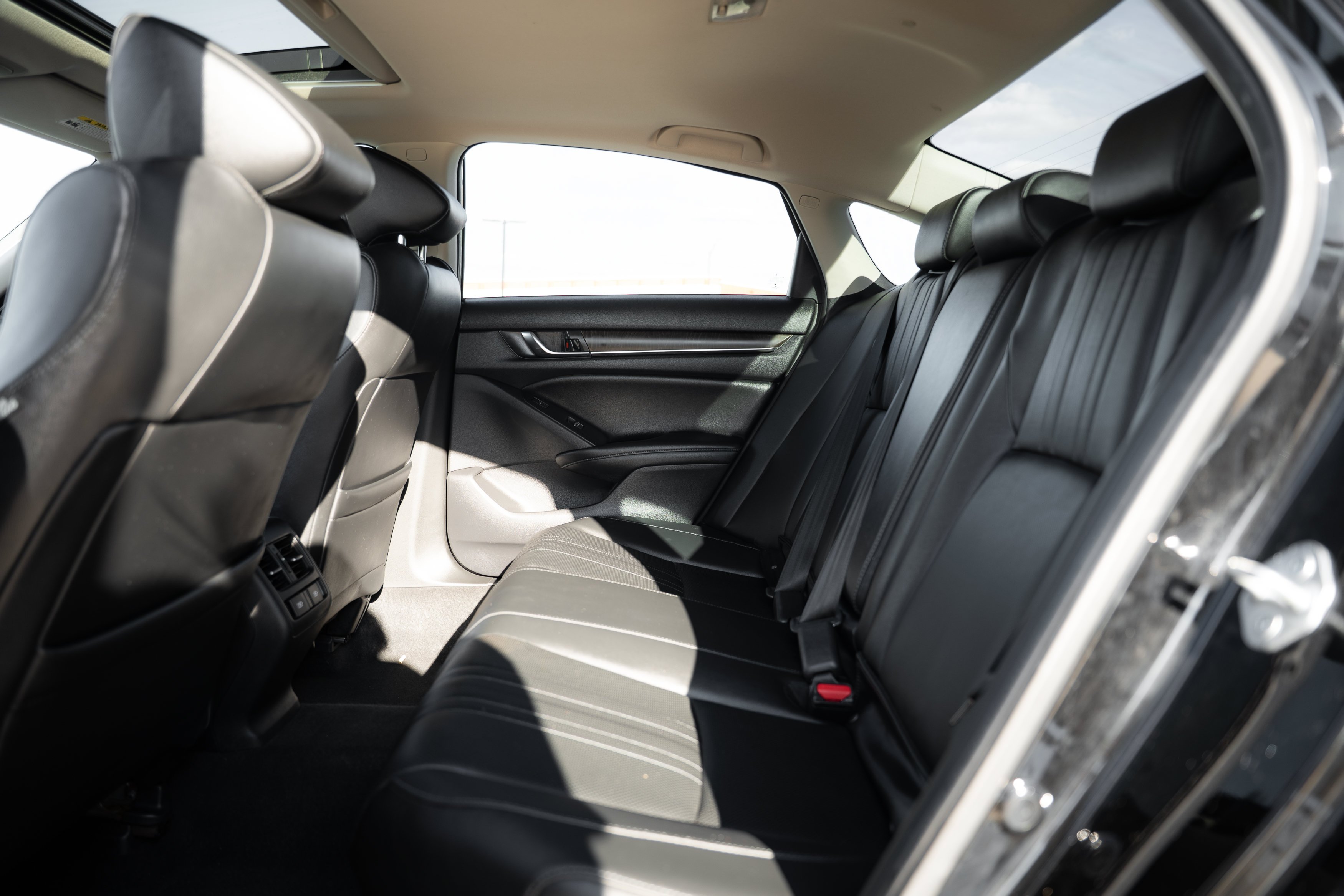 Used 2022 Crystal Black Pearl Honda Touring image 19
