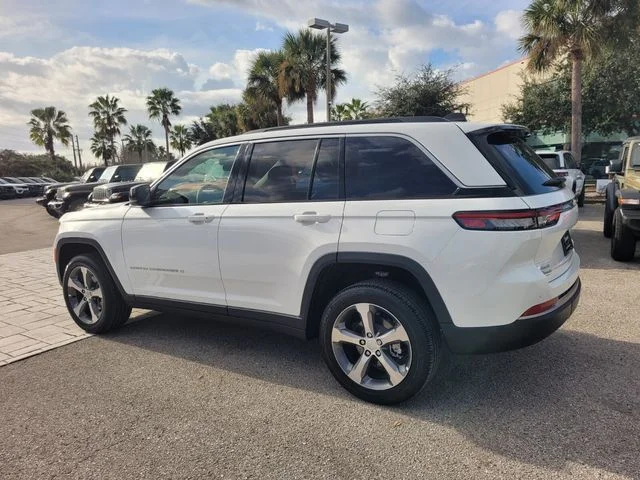 New 2026 Bright White Clear-Coat Exterior Paint Jeep Limited image 10