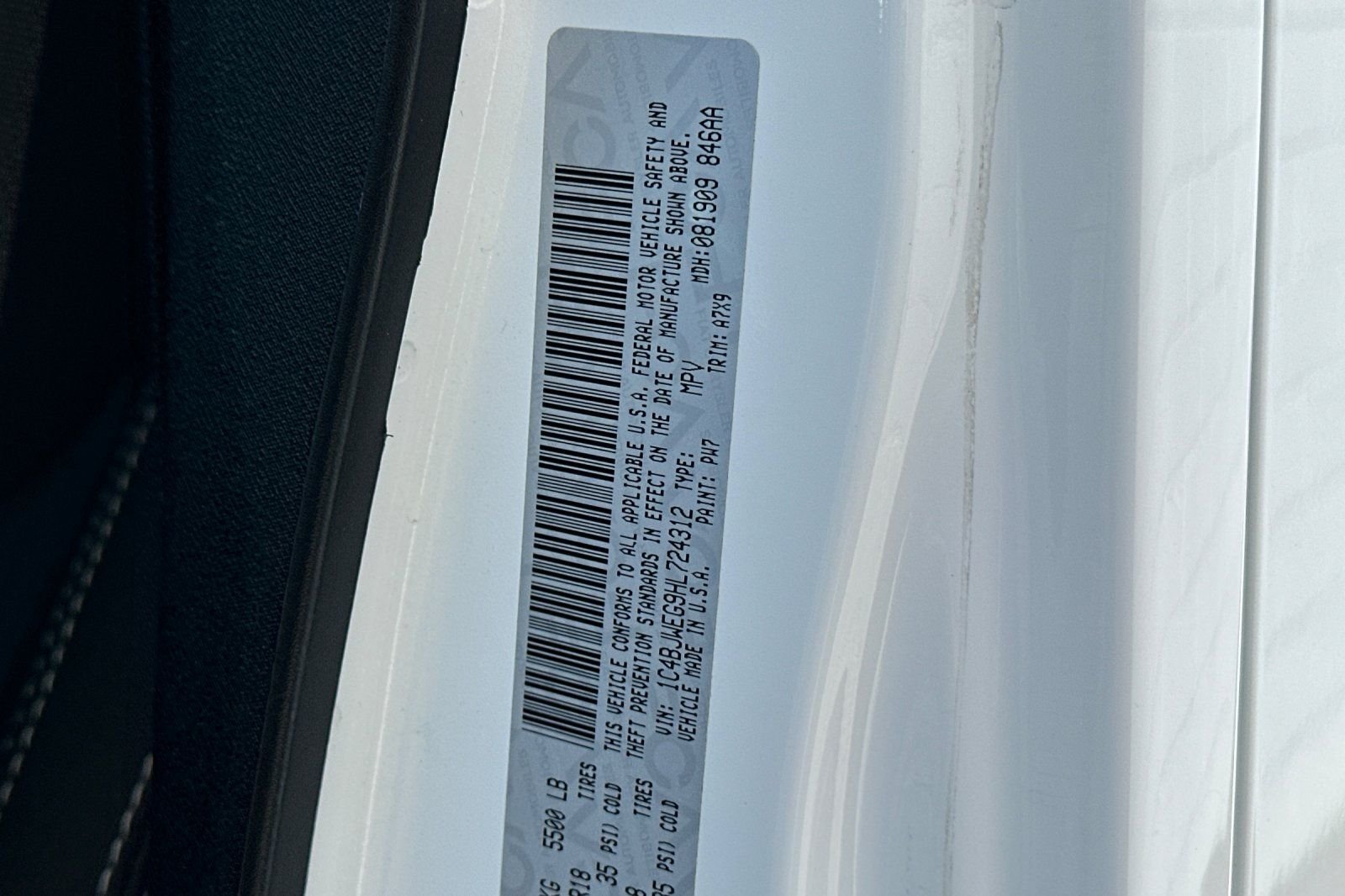 Used 2017 White Jeep Unlimited Sahara image 33