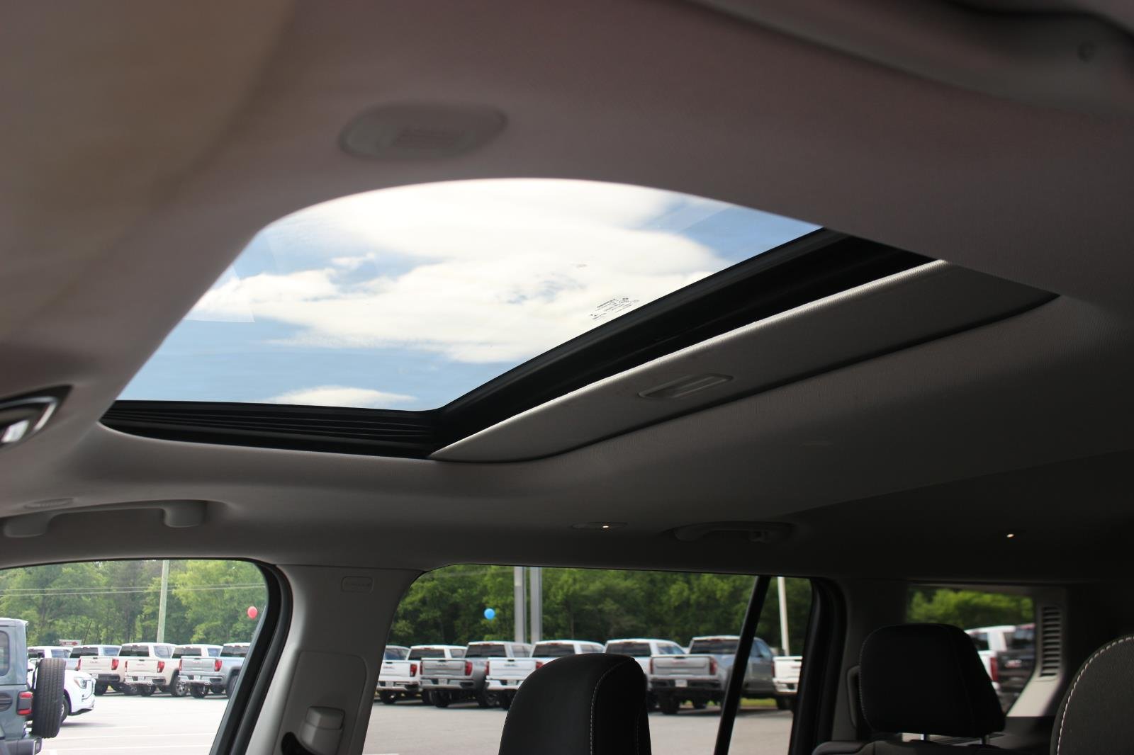 Used 2022 Gray Jeep Laredo image 31